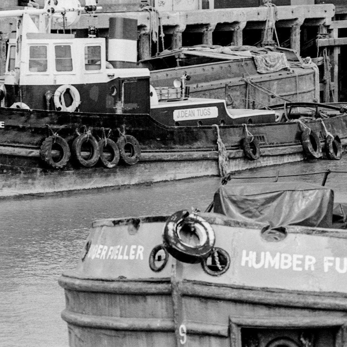 Humber Fueller Another Rix Fuel Barge And The Tug Primrose Operated By J Dean Out Of King George Dock