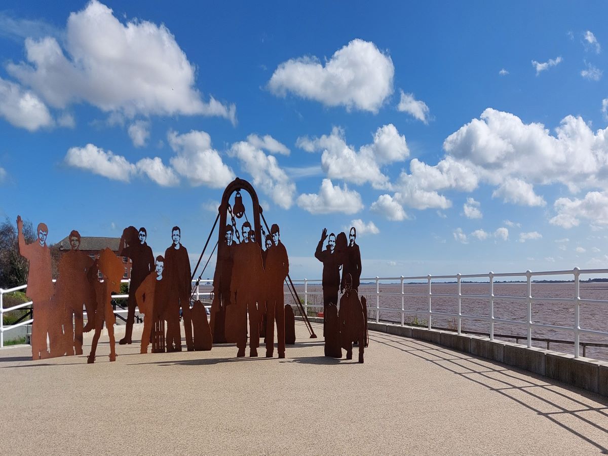 Memorial to the lost trawlermen of Hull